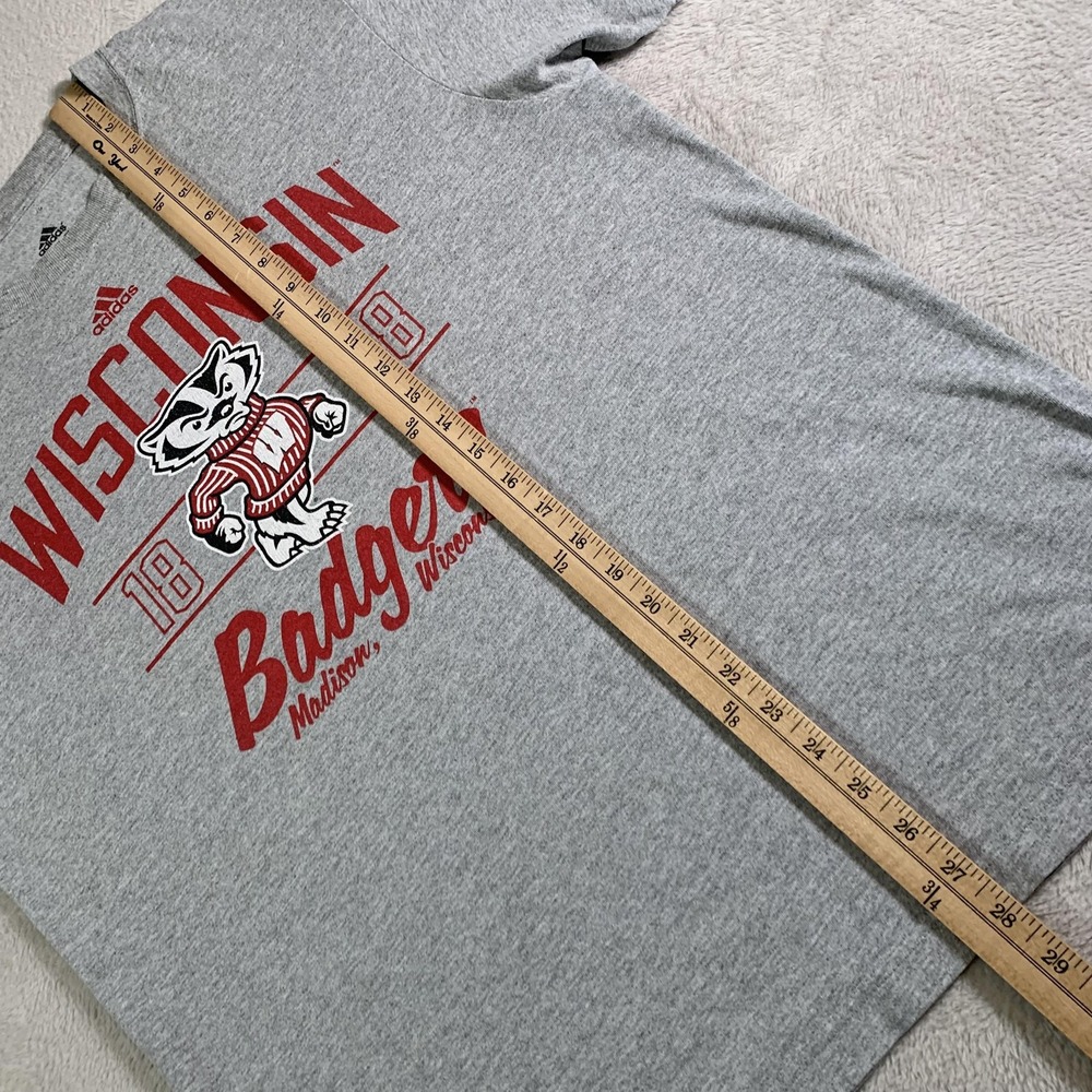 Wisconsin Badgers Shirt Mens Large Gray NCAA College Football Adidas Graphic Tee - Picture 4 of 9